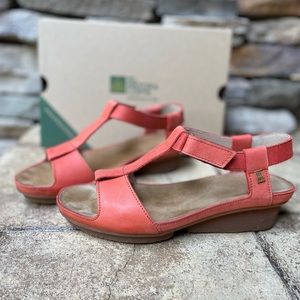 El Naturalista Women’s Wedge Sandals ND21
